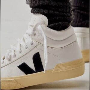 NEW - VEJA Minotaur High Top Sneaker Extra-White/Black Butter | 9